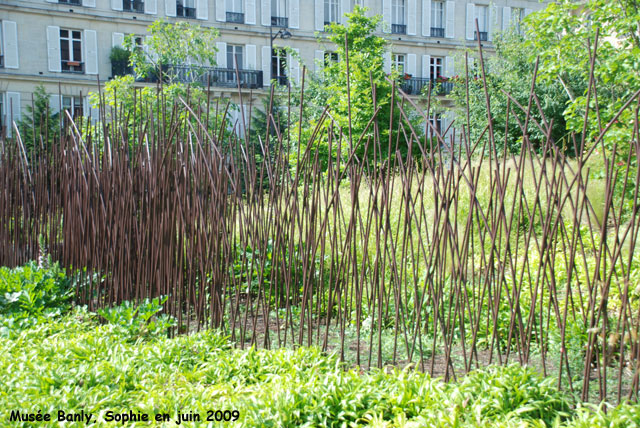 Musée Branly: roseaux métalliques