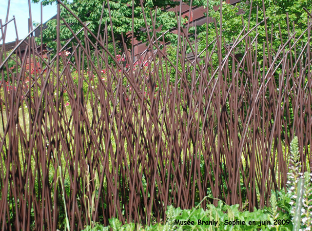 Musée Branly: les roseaux métalliques