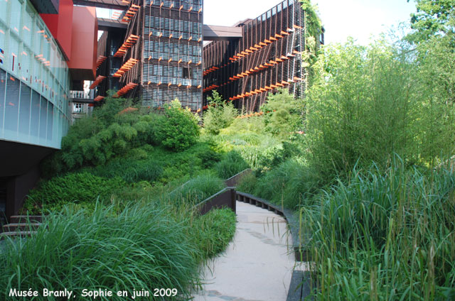 Terrasses du jardin au Musée Branly