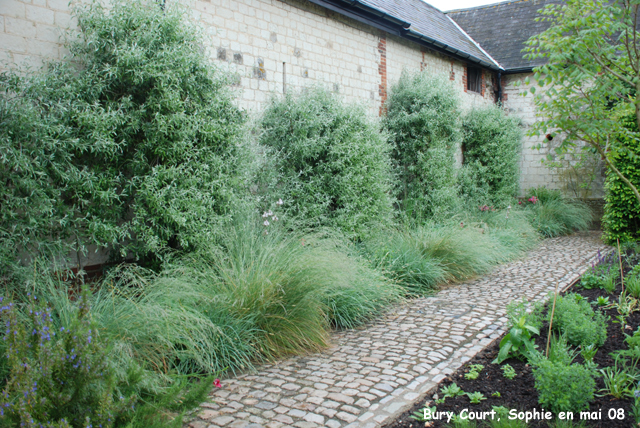 Bury Court: mur gris