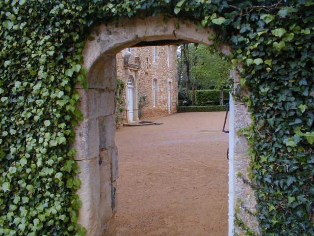 Eyrignac: cour du château