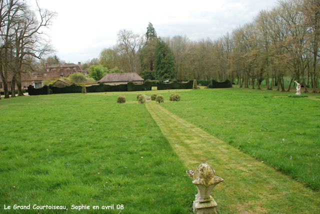 Grand Courtoiseau: prairie aux antiques
