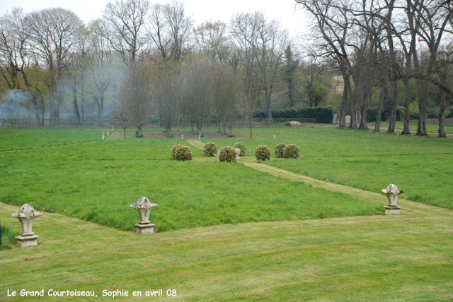 Grand Courtoiseau: prairie aux antiques