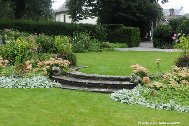 Un jardin en ville: la 1ère terrasse.