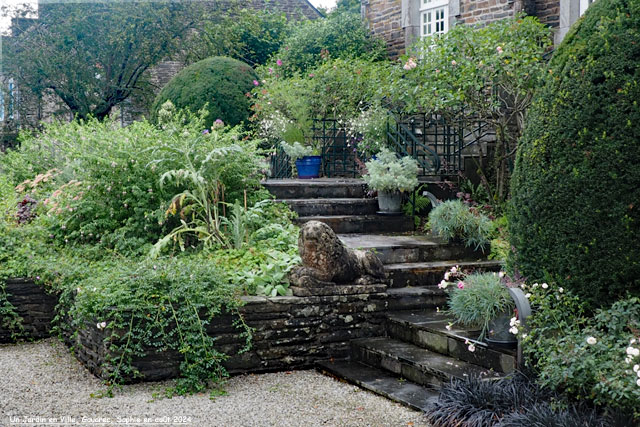 Un jardin en ville: le perron