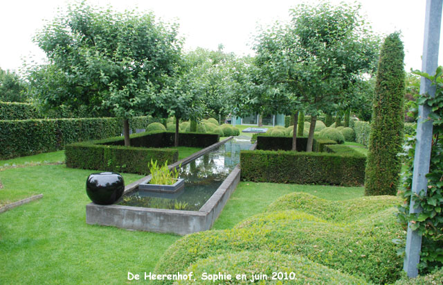 De heerenhof: enfilade de bassins