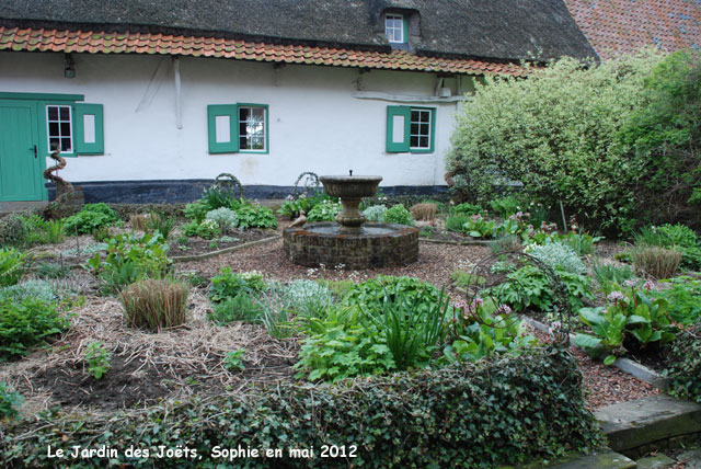 Jardin des Joëts: cour