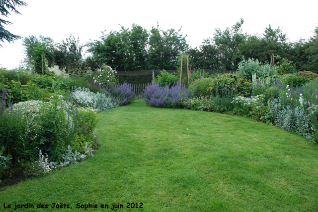 Jardin des Joëts: blanc et bleu