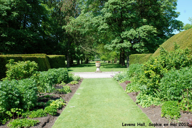 Levens Hall: longue allée