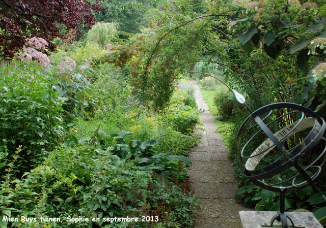 MienRuys: entrée vieux jardin