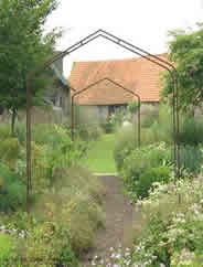 Pergola au Jardin Plume