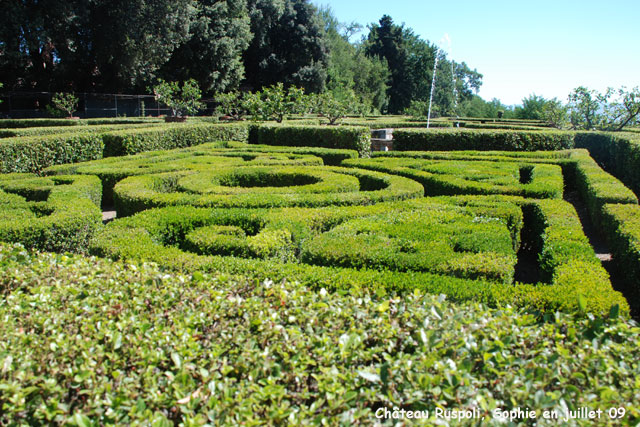 château de Ruspoli: broderie