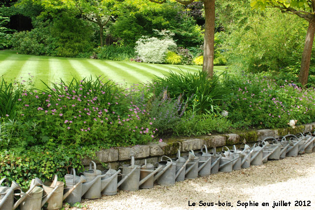 arrosoirs au sous-bois