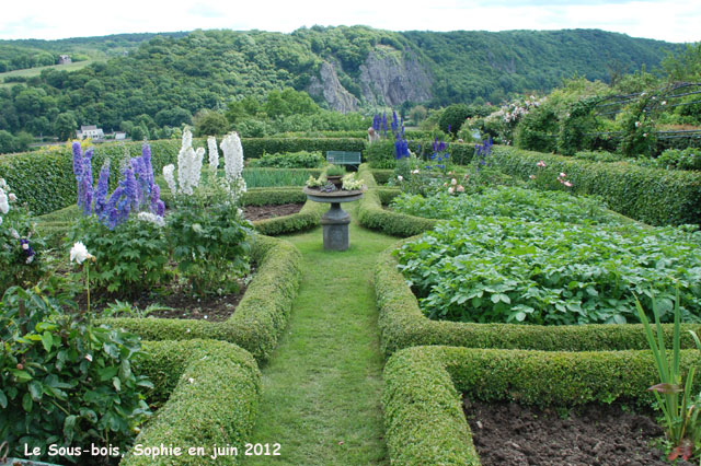 le jardin formel au Sous-bois.