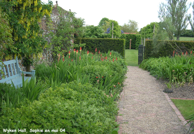 Wyken hall: mixed-border